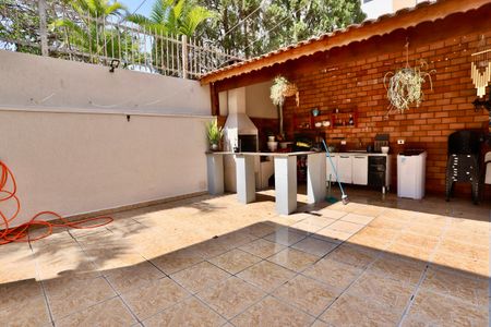 Casa para alugar com 230m², 3 quartos e 2 vagas Casa para alugar com 230m², 3 quartos e 2 vagasQuintal
