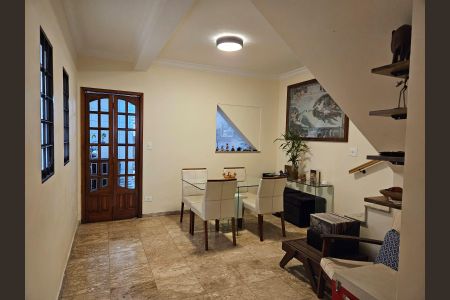 Casa para alugar com 230m², 3 quartos e 2 vagasSala