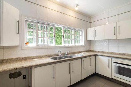 Casa de condomínio para alugar com 456m², 3 quartos e 8 vagas Casa de condomínio para alugar com 456m², 3 quartos e 8 vagasCozinha