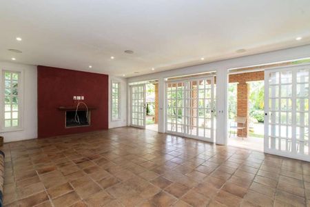 Casa de condomínio para alugar com 456m², 3 quartos e 8 vagasSala