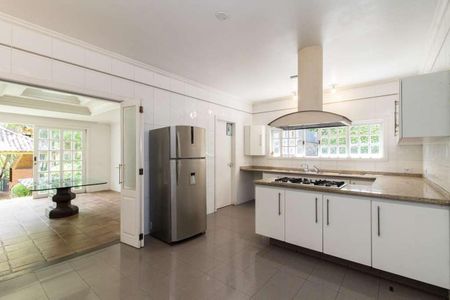 Casa de condomínio para alugar com 456m², 3 quartos e 8 vagas Casa de condomínio para alugar com 456m², 3 quartos e 8 vagasCozinha