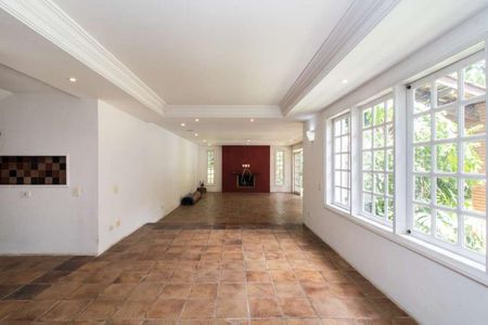 Casa de condomínio para alugar com 456m², 3 quartos e 8 vagas Casa de condomínio para alugar com 456m², 3 quartos e 8 vagasSala