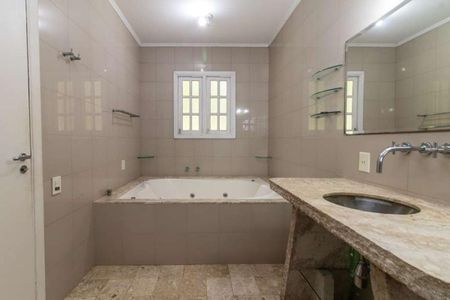 Casa de condomínio para alugar com 456m², 3 quartos e 8 vagas Casa de condomínio para alugar com 456m², 3 quartos e 8 vagasBanheiro