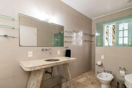 Casa de condomínio para alugar com 456m², 3 quartos e 8 vagas Casa de condomínio para alugar com 456m², 3 quartos e 8 vagasBanheiro