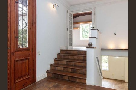 Casa de condomínio para alugar com 456m², 3 quartos e 8 vagas Casa de condomínio para alugar com 456m², 3 quartos e 8 vagasEntrada