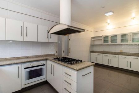 Casa de condomínio para alugar com 456m², 3 quartos e 8 vagas Casa de condomínio para alugar com 456m², 3 quartos e 8 vagasCozinha