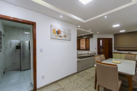 Casa à venda com 213m², 3 quartos e 2 vagas Casa à venda com 213m², 3 quartos e 2 vagasSala