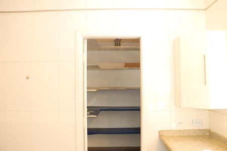 Casa de condomínio para alugar com 456m², 5 quartos e 8 vagasDespensa