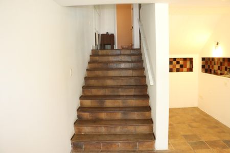 Casa de condomínio para alugar com 456m², 5 quartos e 8 vagasEscada