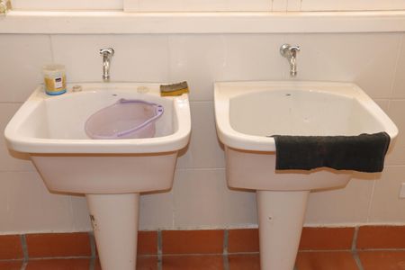 Casa de condomínio para alugar com 456m², 5 quartos e 8 vagasÁrea de Serviço