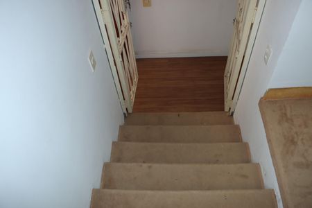 Casa de condomínio para alugar com 456m², 5 quartos e 8 vagasEscada