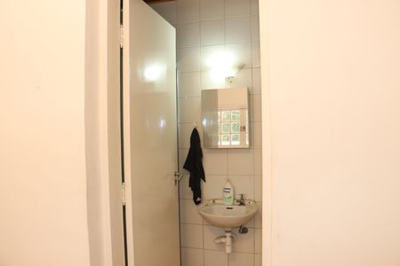 Casa de condomínio para alugar com 456m², 5 quartos e 8 vagasBanheiro de Serviço