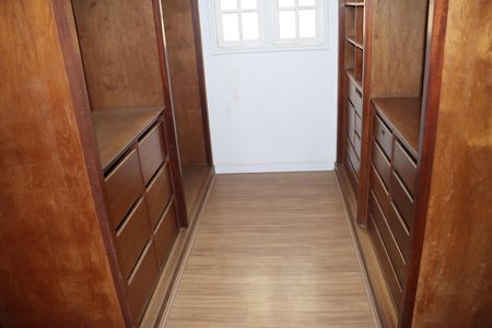 Casa de condomínio para alugar com 456m², 5 quartos e 8 vagasCloset da Suíte 3