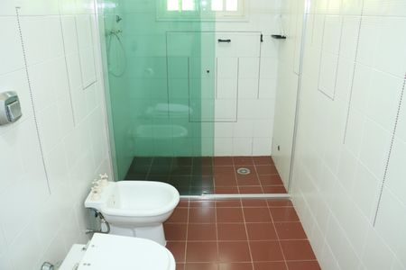 Casa de condomínio para alugar com 456m², 5 quartos e 8 vagasBanheiro da Suíte 1