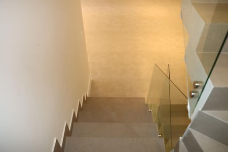 Casa de condomínio para alugar com 484m², 4 quartos e 3 vagasEscada