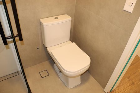 Casa de condomínio para alugar com 484m², 4 quartos e 3 vagasBanheiro da Suíte 4