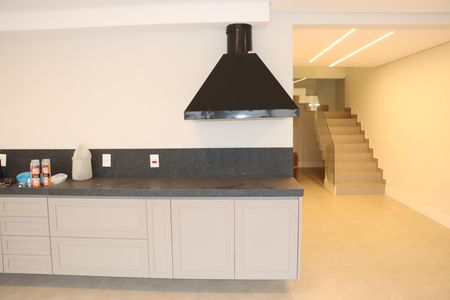 Casa de condomínio para alugar com 484m², 4 quartos e 3 vagasCozinha 3