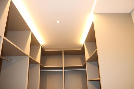 Casa de condomínio para alugar com 484m², 4 quartos e 3 vagasCloset da Suíte 1