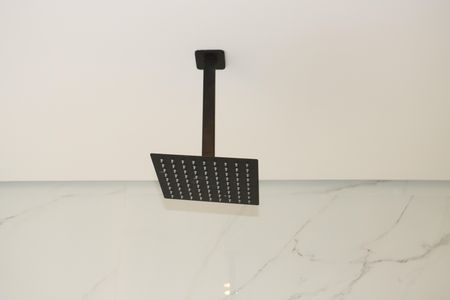 Casa de condomínio para alugar com 484m², 4 quartos e 3 vagasBanheiro da Suíte 1