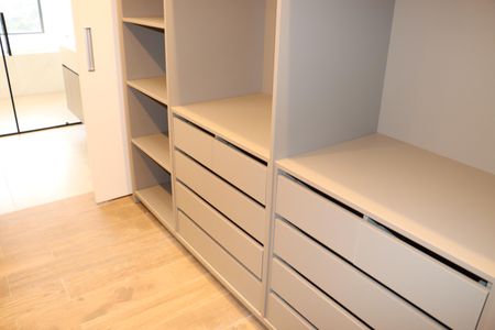 Casa de condomínio para alugar com 484m², 4 quartos e 3 vagasCloset da Suíte 1