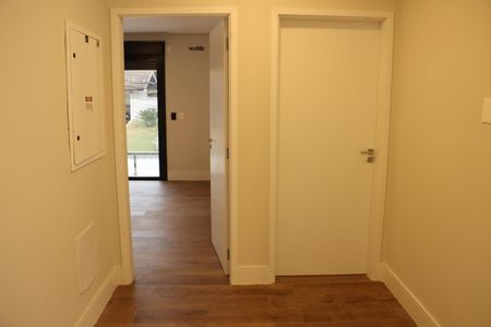 Casa de condomínio para alugar com 484m², 4 quartos e 3 vagasHall