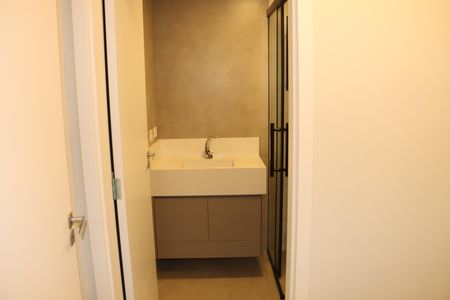 Casa de condomínio para alugar com 484m², 4 quartos e 3 vagasBanheiro da Suíte 4