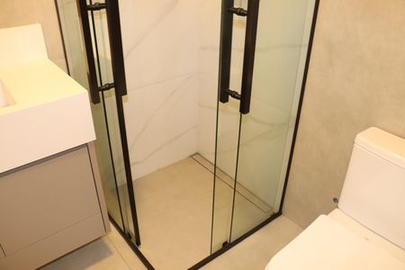 Casa de condomínio para alugar com 484m², 4 quartos e 3 vagasBanheiro da Suíte 4