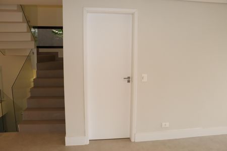 Casa de condomínio para alugar com 484m², 4 quartos e 3 vagasEscada