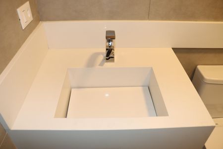 Casa de condomínio para alugar com 484m², 4 quartos e 3 vagasBanheiro da Suíte 2