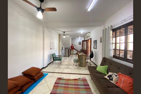 Apartamento para alugar com 200m², 4 quartos e sem vaga Apartamento para alugar com 200m², 4 quartos e sem vagaSala