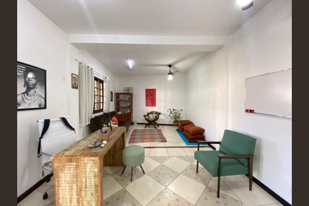 Apartamento para alugar com 200m², 4 quartos e sem vagaSala