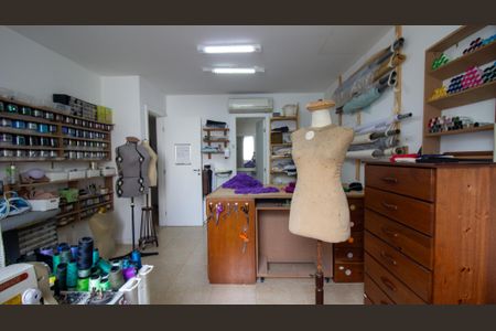 Casa de condomínio à venda com 250m², 4 quartos e 1 vagaSuíte 4