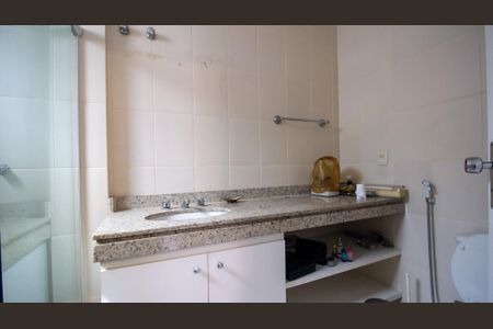 Casa de condomínio à venda com 250m², 4 quartos e 1 vagaBanheiro da Suíte 3