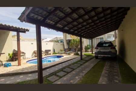 Casa de condomínio à venda com 250m², 4 quartos e 1 vagaQuintal