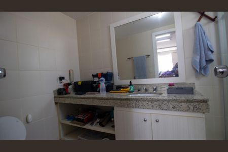 Casa de condomínio à venda com 250m², 4 quartos e 1 vagaBanheiro da Suíte 4