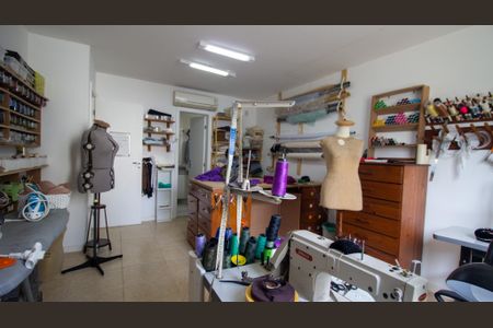 Casa de condomínio à venda com 250m², 4 quartos e 1 vagaSuíte 4