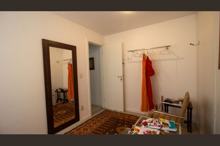 Casa de condomínio à venda com 250m², 4 quartos e 1 vagaQuarto