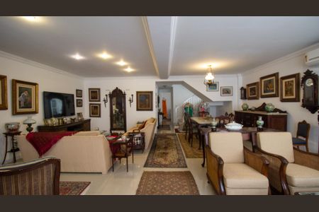 Casa de condomínio à venda com 250m², 4 quartos e 1 vagaSala