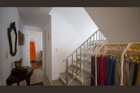 Casa de condomínio à venda com 250m², 4 quartos e 1 vagaSala