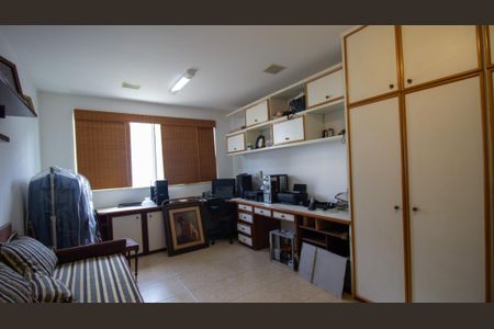 Casa de condomínio à venda com 250m², 4 quartos e 1 vagaSuíte 3