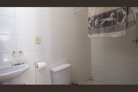Casa de condomínio à venda com 250m², 4 quartos e 1 vagaBanheiro de Serviço