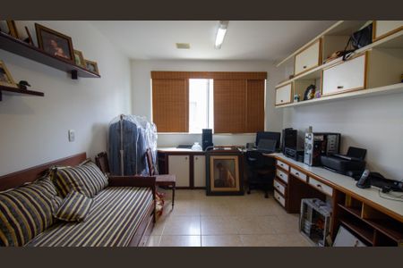 Casa de condomínio à venda com 250m², 4 quartos e 1 vagaSuíte 3