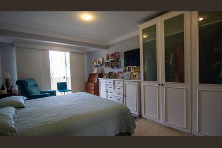 Casa de condomínio à venda com 250m², 4 quartos e 1 vagaSuíte 1