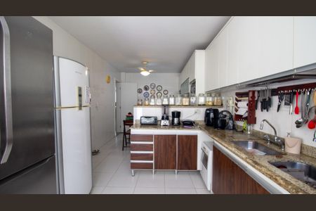 Casa de condomínio à venda com 250m², 4 quartos e 1 vagaCozinha