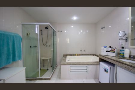 Casa de condomínio à venda com 250m², 4 quartos e 1 vagaBanheiro da Suíte 1