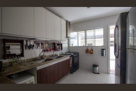 Casa de condomínio à venda com 250m², 4 quartos e 1 vagaCozinha