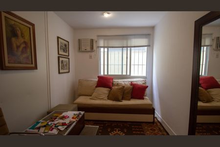 Casa de condomínio à venda com 250m², 4 quartos e 1 vagaQuarto