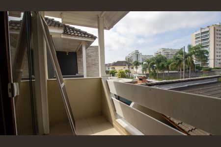 Casa de condomínio à venda com 250m², 4 quartos e 1 vagaSacada da Suíte 2