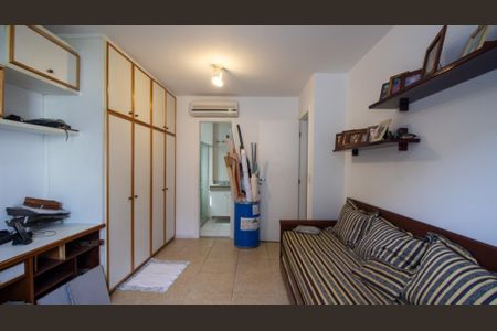 Casa de condomínio à venda com 250m², 4 quartos e 1 vagaSuíte 3