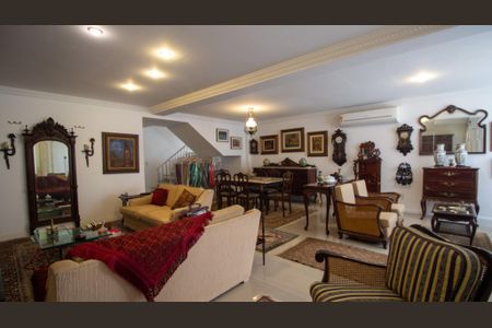 Casa de condomínio à venda com 250m², 4 quartos e 1 vagaSala